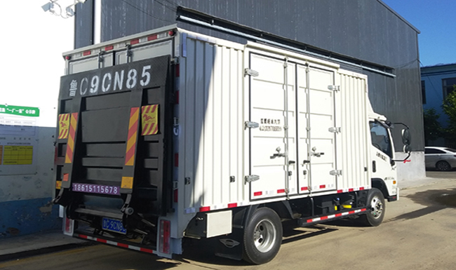 頂梁(liáng)柱汽車升降尾(wei)闆優點分析